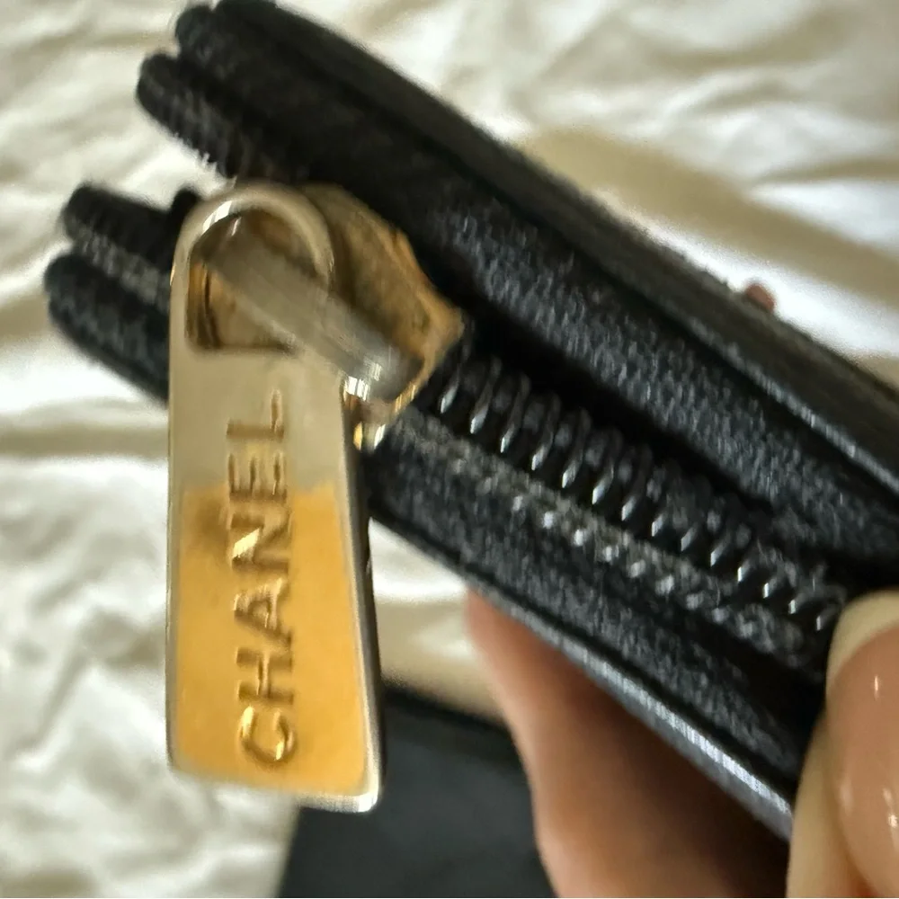 CHANEL (2) Black Leather caviar and black lambskin wallets project pieces